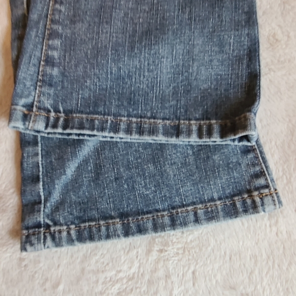🛸2/$35 Guess jeans - Picture 5 of 8